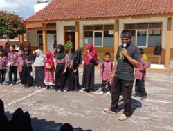 Aktivis Edukasi Siswa tentang Lingkungan Hidup