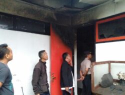 Kantor Pos Maja Hangus Terbakar