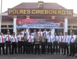 Polres Cirebon Kota Beri Penghargaan bagi Personel Berprestasi