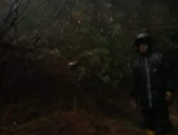 Longsor Tutup Bahu Jalan Margajaya-Lemahsugih