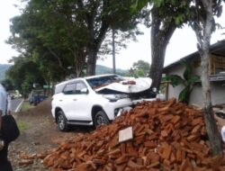 Mobil Dinas Wabup Kuningan Tabrak Warga