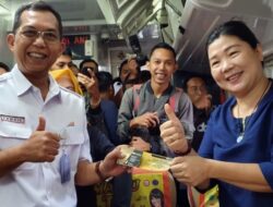 Daop 3 Cirebon Bagikan Hadiah pada Tanggal Cantik 20-2-20