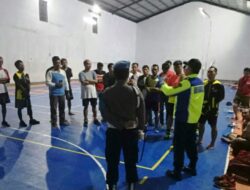 Warga yang Berkerumun Dibubarkan Polisi