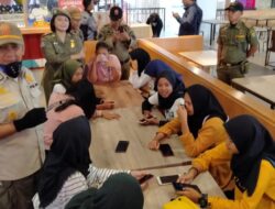 Satpol PP Pergoki Pelajar Berkeliaran di Mal