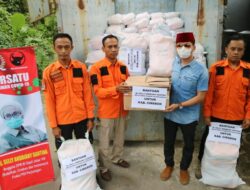 Distribusikan Ribuan Paket Bantuan ke Cirebon-Indramayu, Selly: Mari Gotong Royong Cegah Covid-19