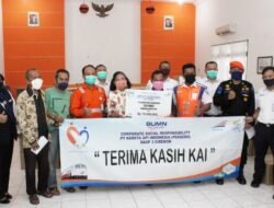 KAI Bagikan Sembako Gratis untuk Warga Terdampak Covid-19