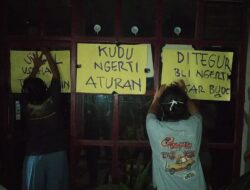 [BREAKING NEWS] Dianggap Membandel di Masa PSBB, Puluhan Warga Segel Kedai Kopi