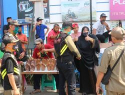 Satpol PP Kota Cirebon Tertibkan Pedagang yang Buka Lapak di Trotoar