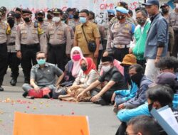 Demo ke DPRD Kota Cirebon, Mahasiswa Bawa Beberapa Aspirasi