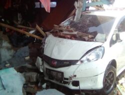 Jazz Seruduk Bengkel, Enam Motor Ringsek