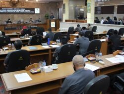 DPRD Sampaikan Pemandangan Umum Fraksi dan Hasil Reses kepada Walikota Cirebon