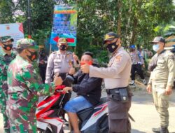 Muspika Argapura Bagikan Masker Gratis