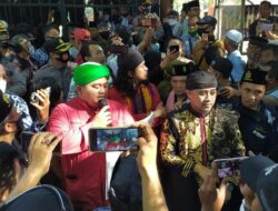 Deklarasi Pemakzulan PR Luqman di Depan Keraton Kasepuhan Nyaris Berujung Bentrok