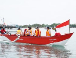 Telkomsel bersama Kementerian Kelautan dan Perikanan Serahkan Bantuan untuk Nelayan