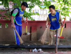 Tak Pakai Masker, Puluhan Warga Diberi Sanksi Bersihkan Jalan