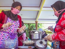 Dihadang Covid-19, Ibu-Ibu di Indramayu Jual Olahan Ikan via Online