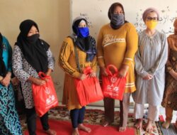 Salurkan Bantuan, Selly: Perempuan Harus Berdaya Saing dan Produktif