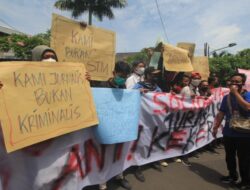 Demo Jurnalis di Depan Mapolres Ciko, Kapolres Tak Menemui