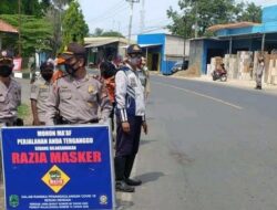 Petugas Beri Sanksi Pengguna Jalan yang Tak Pakai Masker