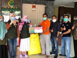 Relawan Jabar Bergerak Bagikan APD untuk Rumah Sakit