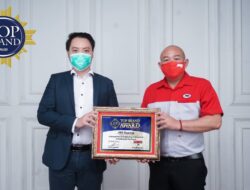 JNE Boyong Penghargaan Top Brand Award Kategori Courier Service Ketujuh Kalinya