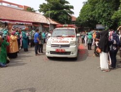 Tangis Haru Iringi Pelepasan Jenazah Nakes RSDGJ yang Wafat karena Covid-19