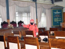 Gedung DPRD Kuningan Disemprot Disinfektan