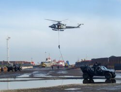 Denjaka Unjuk Kemampuan Tumpas Teroris di Pelabuhan Cirebon