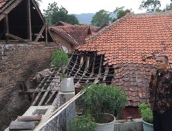 Efek Gempa Brebes, Puluhan Rumah di Kuningan Rusak