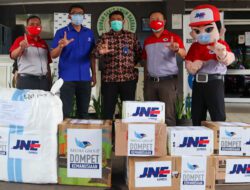 JNE Distribusikan 100 Ton Bantuan Covid-19 Selama 2020