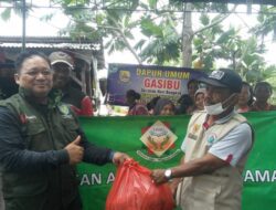 YANU Bagikan Nasi Bungkus untuk Korban Banjir di Kabupaten Cirebon