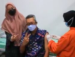 Penyintas Covid-19, Sekda Kota Cirebon Divaksin