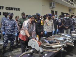 Sambut Ramadan, Ribuan Botol Miras dan Knalpot Bising Dimusnahkan