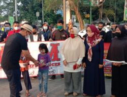 Pejabat, Polisi, Klub Motor, dan Seniman Kompak Bagikan Takjil