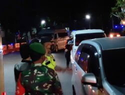 Puluhan Kendaraan Pemudik Diberhentikan di Tugu Sampora Kuningan