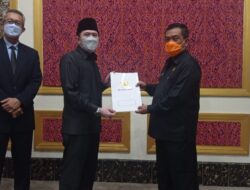 Walikota Azis Lantik Mantan Ketua KPU Kota Cirebon Jadi Direktur Perumda Farmasi