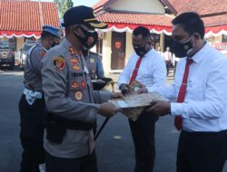 Polres Cirebon Kota Beri Penghargaan kepada Anggota Berprestasi