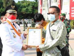 Walikota Azis Beri Penghargaan untuk Jurnalis