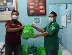 NU Care LAZISNU dan PWI Majalengka Tebar Puluhan Sembako Bagi Warga Isoman