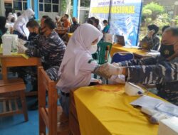 Danlantamal III Tinjau Vaksinasi di SMAN I Kota Cirebon