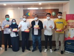 Gandeng Warung Makan Hebat, Telkomsel Salurkan Paket Nasi untuk Nakes