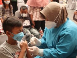 Ribuan Siswa Kota Cirebon Antusias Ikuti Vaksinasi Anak 6-11 Tahun