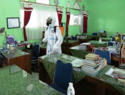 Tekan Penyebaran Covid-19, Sejumlah Sekolah Disemprot Disinfektan