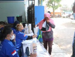 Warga Serbu Minyak Goreng Murah Partai Demokrat