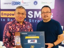 JNE Raih Penghargaan Brand Pemberdaya UKM Kategori Ekspedisi Logistik