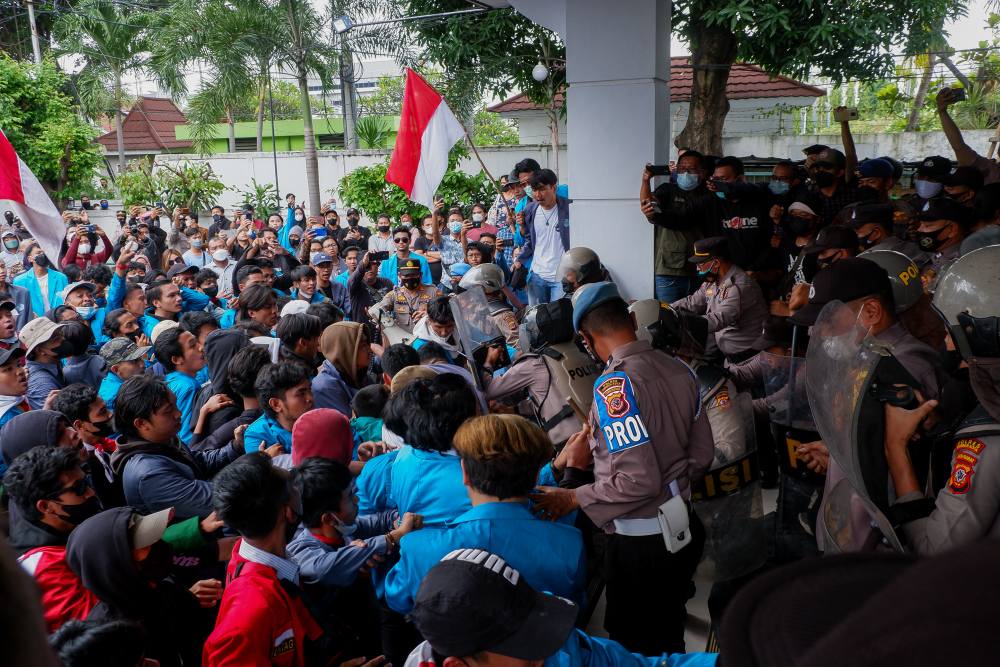 Unjuk rasa mahasiswa Cirebon