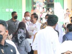 Serahkan Bansos, Presiden Jokowi: Jangan untuk Beli HP