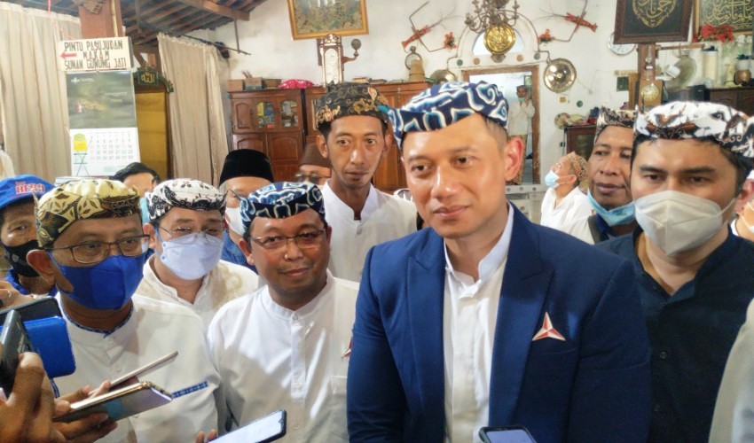 AHY Ziarah ke Makam Sunan Gunung Jati Cirebon