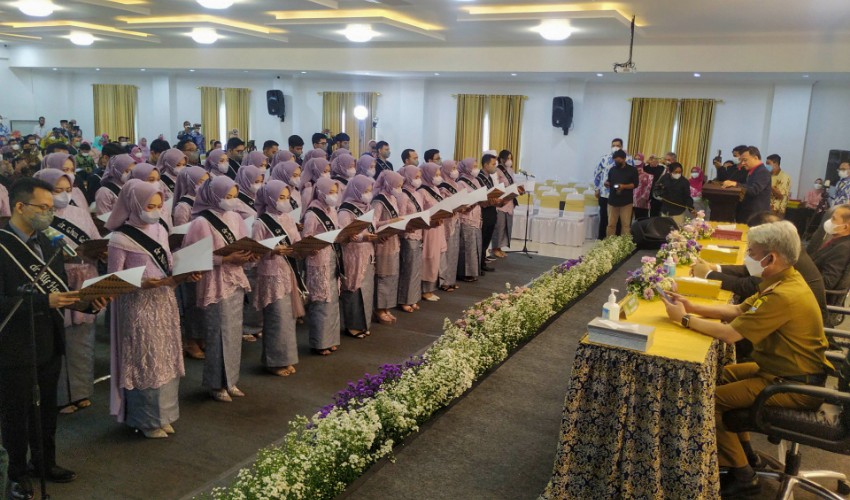 FK UGJ Cirebon Ambil Sumpah 48 Dokter Baru