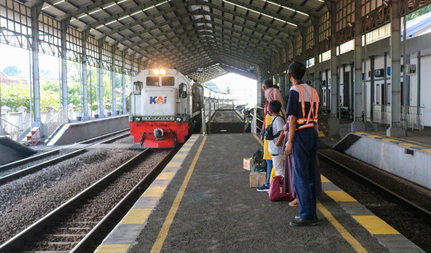 KAI Cirebon Beri Diskon Tiket KA Lebaran hingga 60 Persen